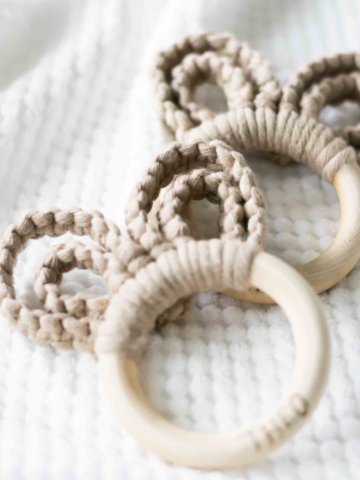 DIY Makramee Greifring Hasi F r Babys Einfache Anleitung Zum Basteln diy-makramee-greifring-hasi-f-r-babys-einfache-anleitung-zum-basteln