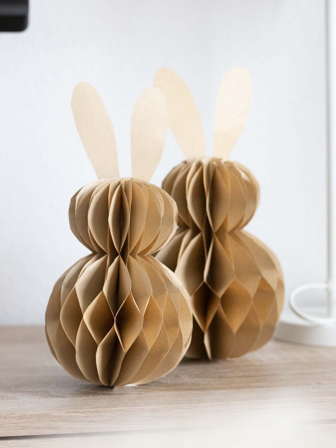 Waben-Ostereier und Waben-Osterhasen aus Papier basteln