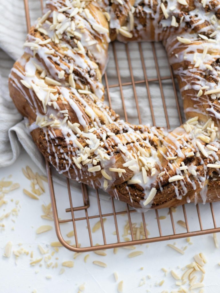 Nusskranz Rezept - ganz einfach backen! Nusskranz Rezept - ganz einfach backen!